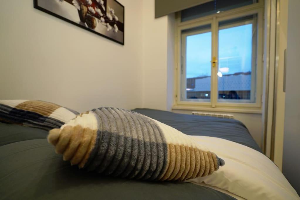 Cozy With Garage Apartment Prag